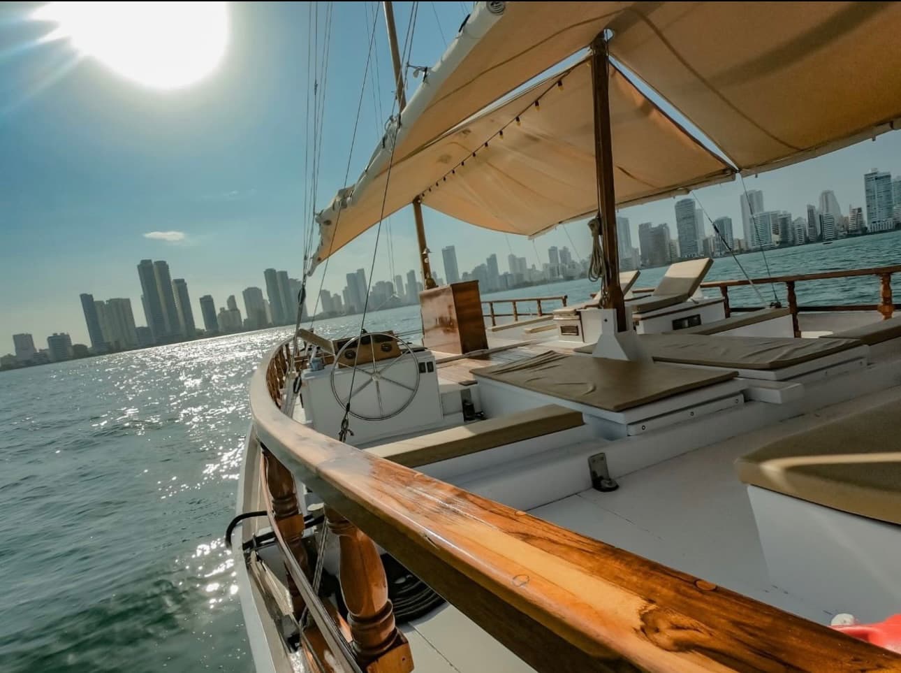 Catamarán Moana Lounge - Vista 2